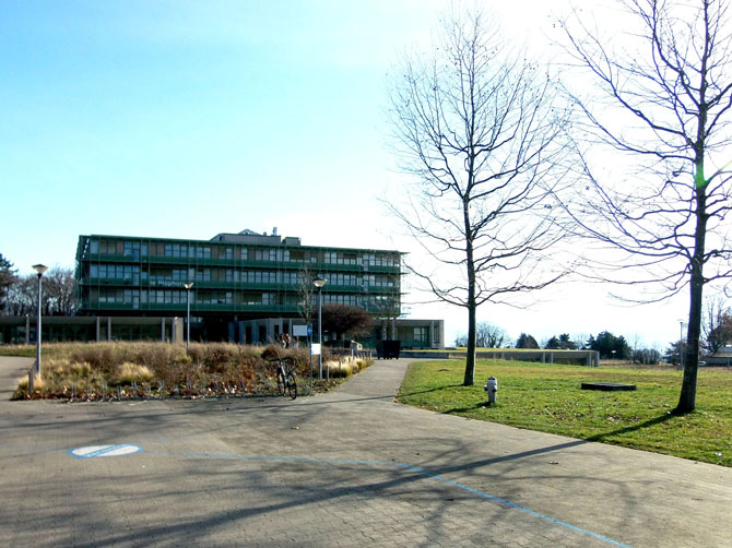 Université de Lausanne, batiment Biophore.