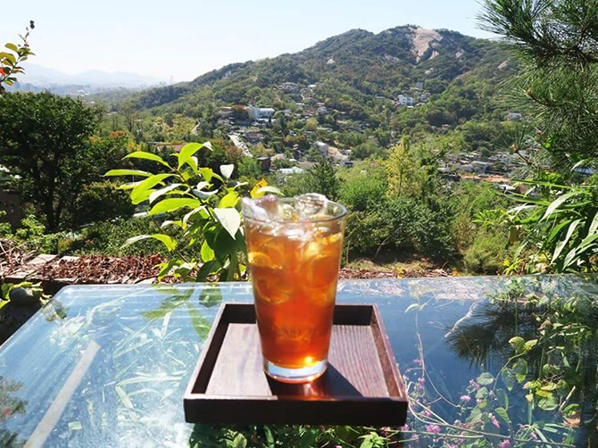 Sanmotoonge Cafe, Buam-Dong Mountain, Seoul.